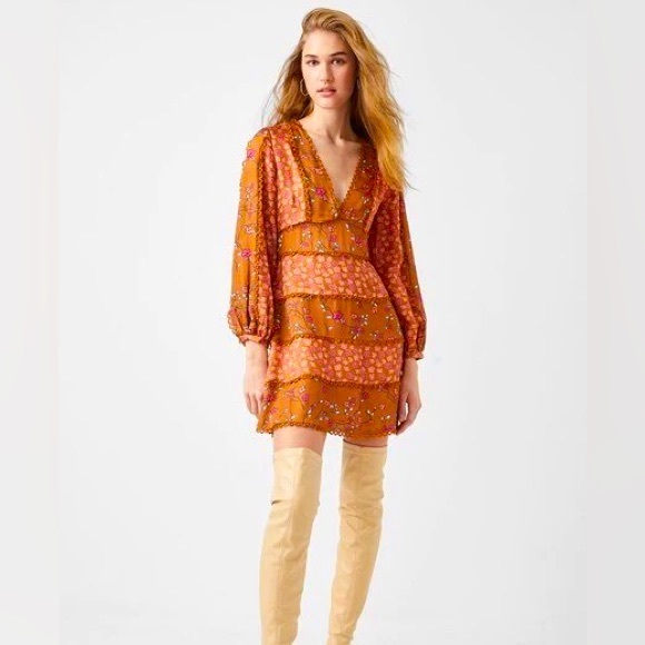 French Connection Dresses & Skirts - NWOT French Connection Daisy Crush Tiered Dress